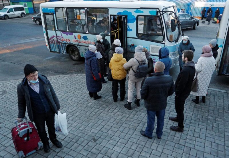 Окупанти розстріляли евакуаційні автобуси в Попасній