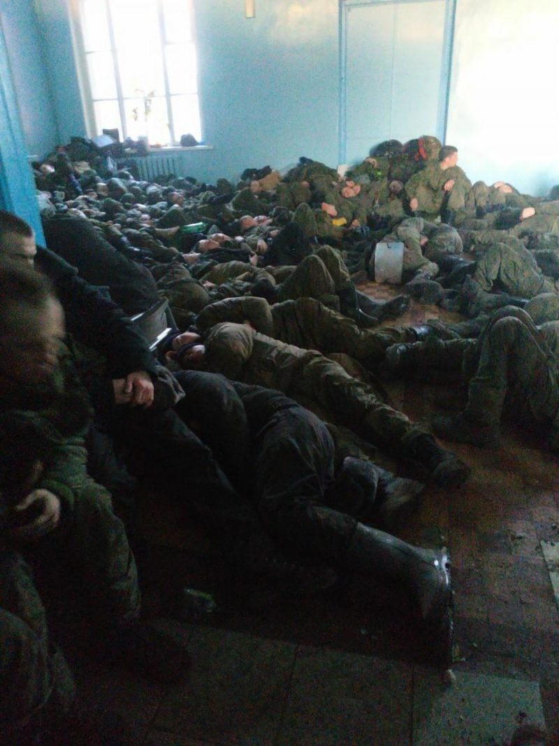 РФ бросила своих солдат без еды и воды на вокзале вблизи границы с Украиной
