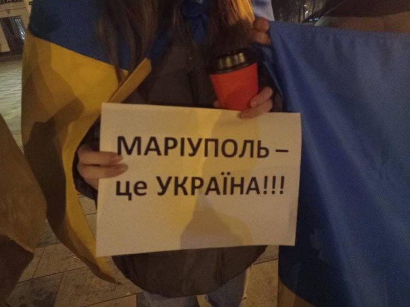 У прифронтовому Маріуполі люди вийшли на мітинг на підтримку України