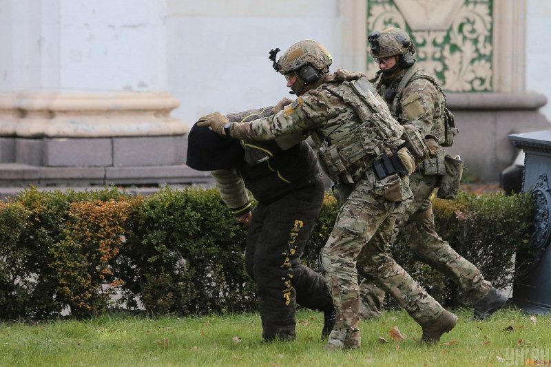 В СБУ закликали українців повідомляти про підозрілих людей або предмети біля стратегічних об'єктів