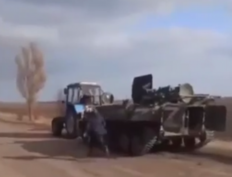 Херсонщина отжигает: в селе Любимовка цыгане угнали танк у военных России