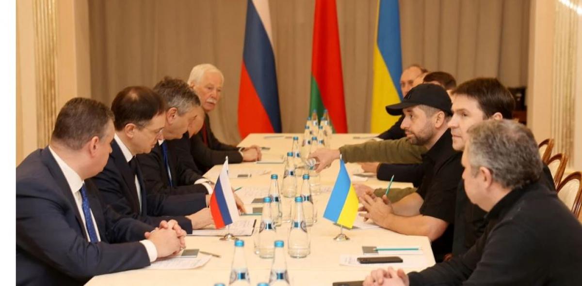 Росія бреше та використовує перемовини з Україною для перегрупування військ – МЗС Британії