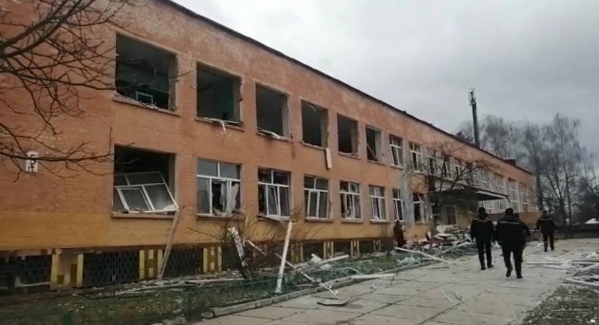 Обстріл школи і приватних будинків у Чернігові