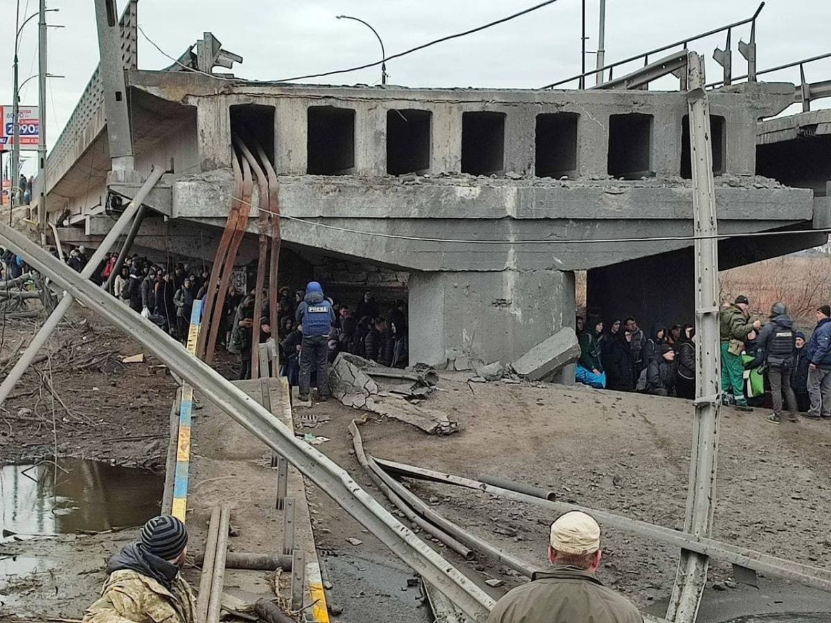 Железнодорожные пути в Ирпене взорваны - уехать в с вокзала нельзя