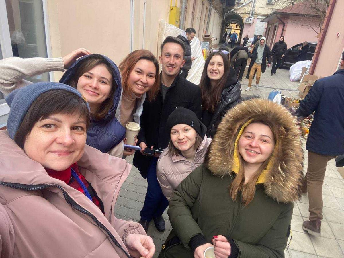 Поддержка ВСУ, теробороны и беженцев: в Черновцах запустили центр гумпомощи