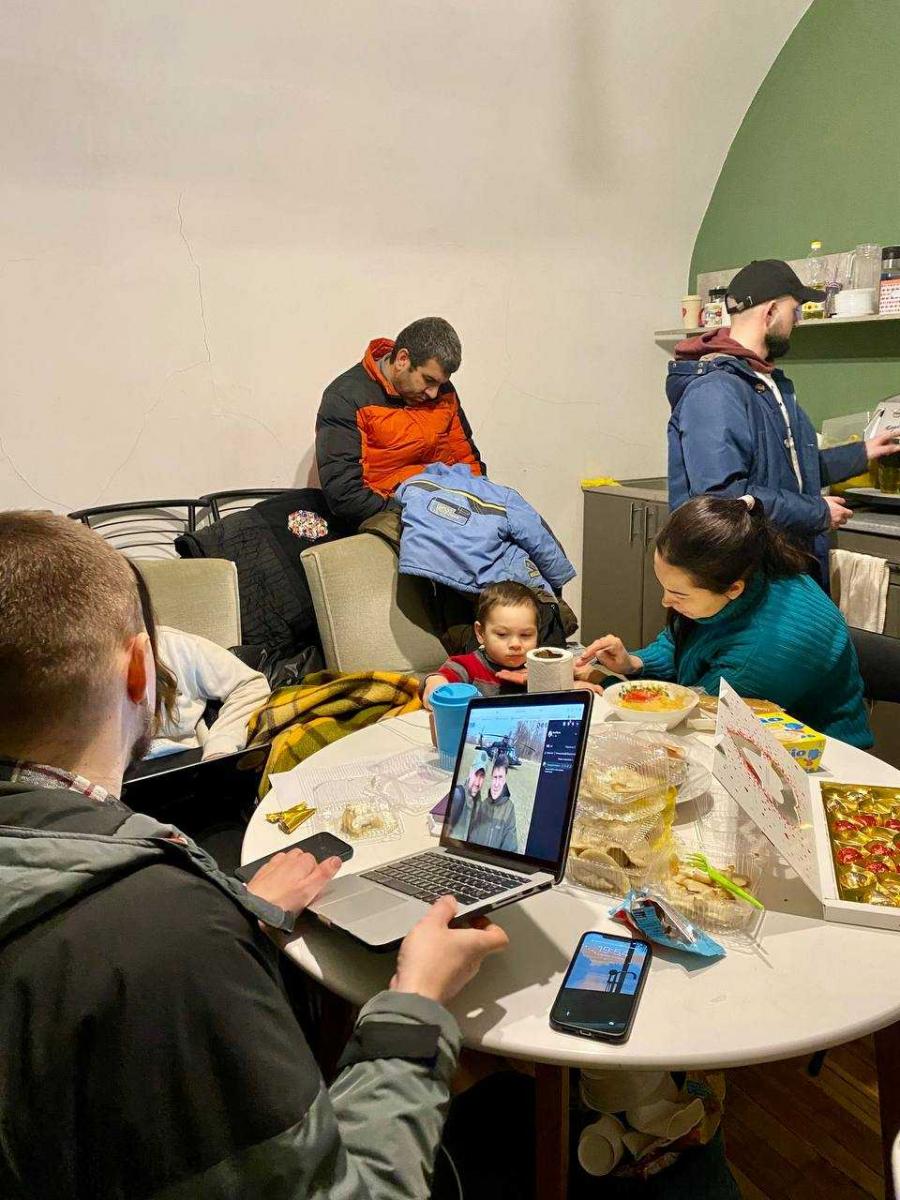 Поддержка ВСУ, теробороны и беженцев: в Черновцах запустили центр гумпомощи