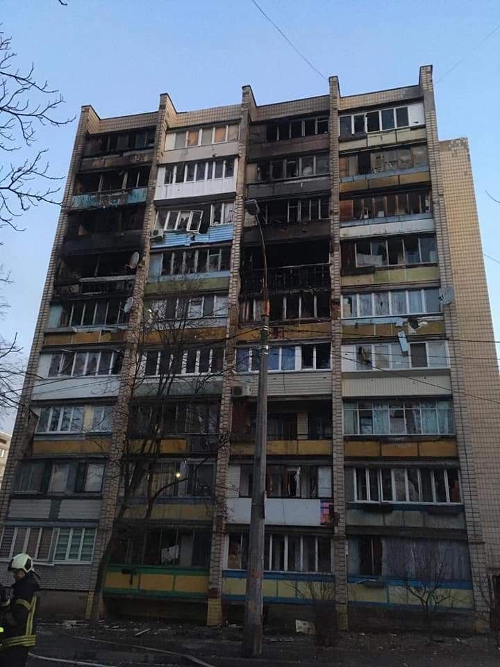 Ракетний удар по багатоповерхівках на Святошині в Києві: дві людини загинули, 35 врятовано