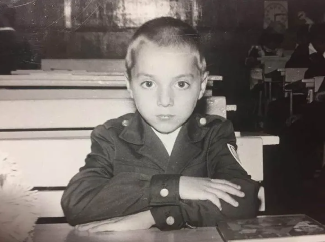 Арестович показал себя в детстве и рассказал, когда научился успокаивать людей