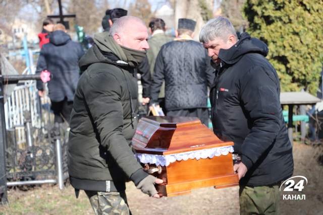 Мальчика в обед уложили спать – больше он не проснулся: под Киевом оккупанты убили 2-летнего ребенка Мальчика в обед уложили спать – больше он не проснулся: под Киевом оккупанты убили 2-летнего ребенка