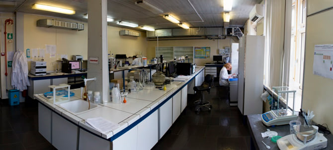 Російські окупанти знищили новітню лабораторію в Чорнобилі вартістю 6 млн євро Російські окупанти знищили новітню лабораторію в Чорнобилі вартістю 6 млн євро