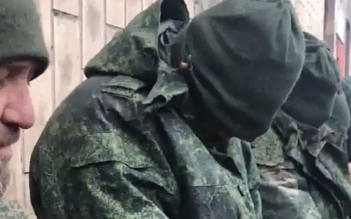 Учителя, слесари, руководители детских кружков: кого отправляют с Донбасса воевать против Украины – видео