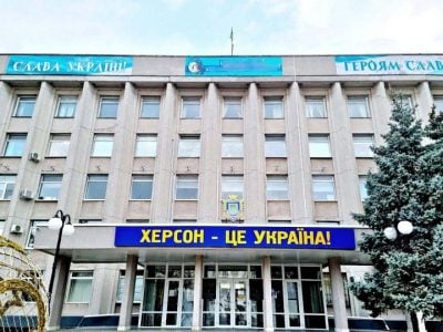 Ворог окупував Херсон: захоплені залізничний вокзал і річковий порт, у місті сотні загиблих Ворог окупував Херсон: захоплені залізничний вокзал і річковий порт, у місті сотні загиблих