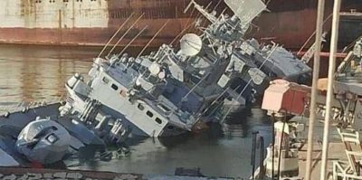 Украинский фрегат "Гетман Сагайдачный" затопили, чтобы не попал в руки врага