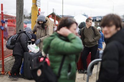 переселенці, біженці, українці на кордоні
