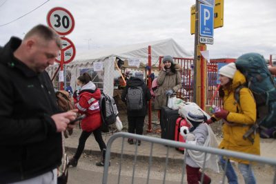 Хто з чоловіків може виїхати з України під час війни: список