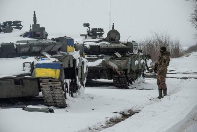 захоплена російська техніка, Військова техніка РФ, захоплені російські танки, український військовий, танки РФ
