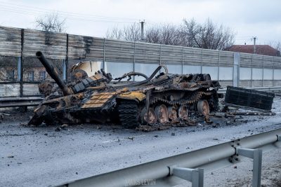 В Мариуполе украинские военные уничтожили 2 танка и много российскиой пехоты