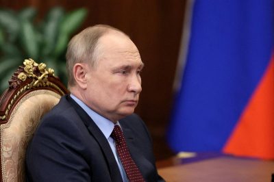 Старый дед: Путин чуть не уснул во время доклада Шойгу