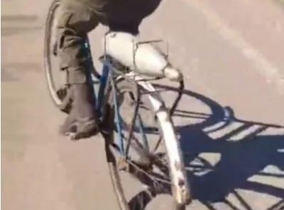 Українські селяни вкрали у окупантів снаряд і відвезли на велосипеді українським танкістам