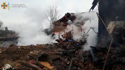Росіяни вночі розбомбили будинки мирних жителів в Охтирці: є загиблі Росіяни вночі розбомбили будинки мирних жителів в Охтирці: є загиблі