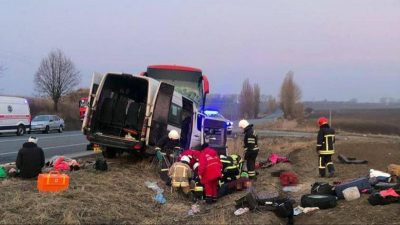 На Хмельнитчине микроавтобус с беженцами попал в ДТП: много погибших и раненых