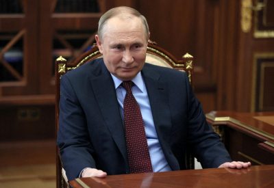 Наименьшие шансы заменить Путина на посту президента РФ у тех, кто больше всего выслуживается перед ним