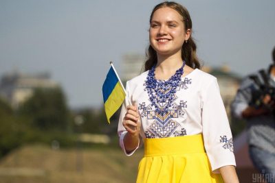 Кожен другий вдома розмовляє тільки українською, російська для 58% українців не важлива - опитування