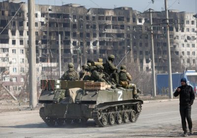 Укрепляются в Бердянске: оккупанты вывозят технику из Мариуполя