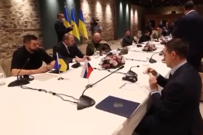 'Це антисептик, а не горілка': Арахамія вчасно зупинив радника Путіна на зустрічі в Стамбулі 'Це антисептик, а не горілка': Арахамія вчасно зупинив радника Путіна на зустрічі в Стамбулі