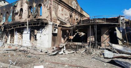 В Изюме под завалами разрушенного РФ дома нашли тела 44 погибших