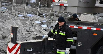 Под обломками разрушенного здания Николаевской ОГА нашли уже 12 погибших