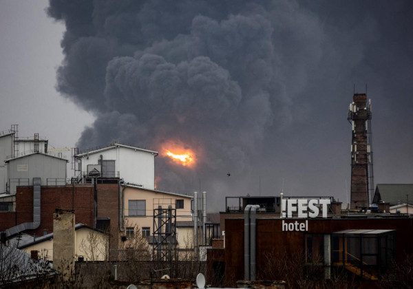 Львів у вогні: окупанти запустили ракети по місту, багато поранених