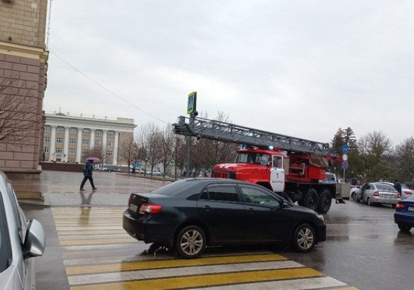 "Азов увійшов до Бєлгорода": у РФ масове мінування і "евакуація" після вибухів на артскладах