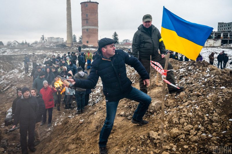 80% українців готові захищати цілісність України зі зброєю в руках - опитування