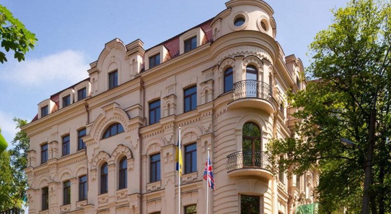 Британский офтальмологический центр работает бесплатно для всех граждан Украины