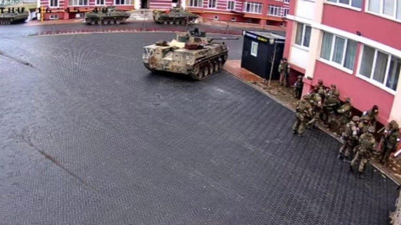 У Гостомелі окупанти взяли в заручники десятки мирних людей - ЗМІ