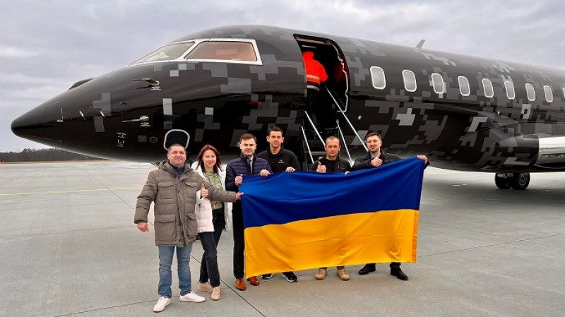 Командир экипажа SpaceX лично привез из США помощь для украинских военных