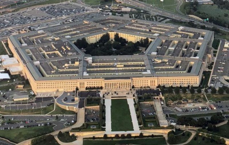 Велика російська військова колона застрягла на шляху до Києва - Пентагон