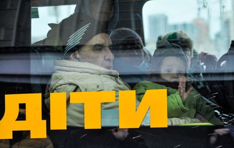 Нелюди воюют с детьми: оккупанты открыли огонь по автобусам с детьми