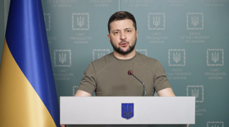 Окупантів відтісняють від Києва: Зеленський розповів про атаку ЗСУ