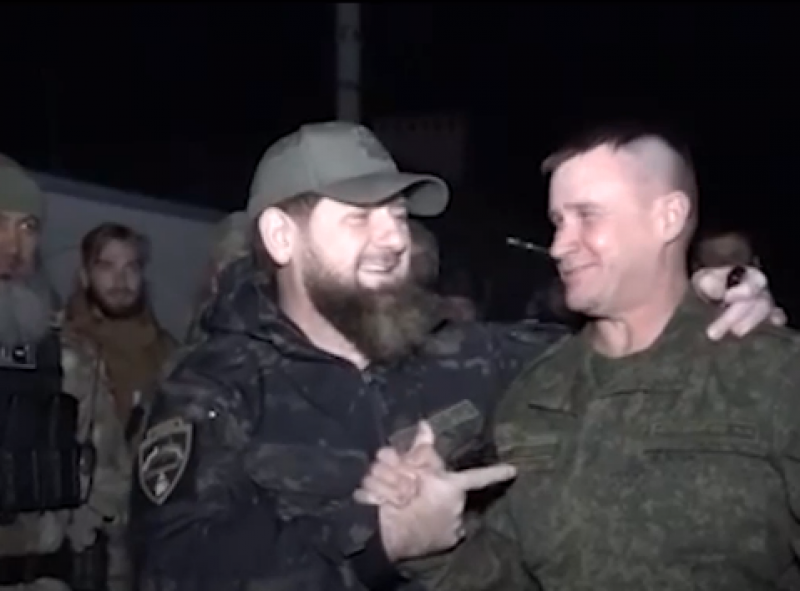 Кадиров у Маріуполі: пропагандисти "перекинули" диктатора з Києва - його зустрів мертвий генерал РФ