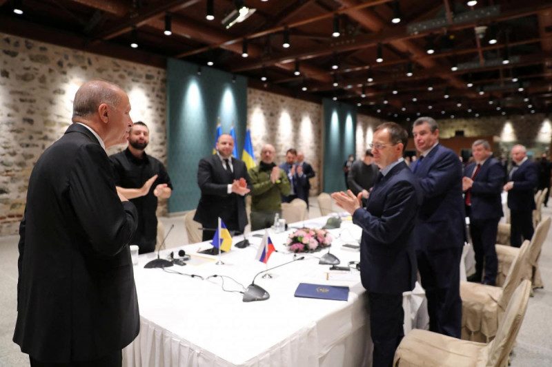 Гарантії безпеки, референдум і повернення Донбасу: підсумки переговорів України і Росії