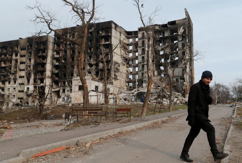 Стало трудно дышать: оккупанты сбросили на Мариуполь отравляющее вещество - Азов
