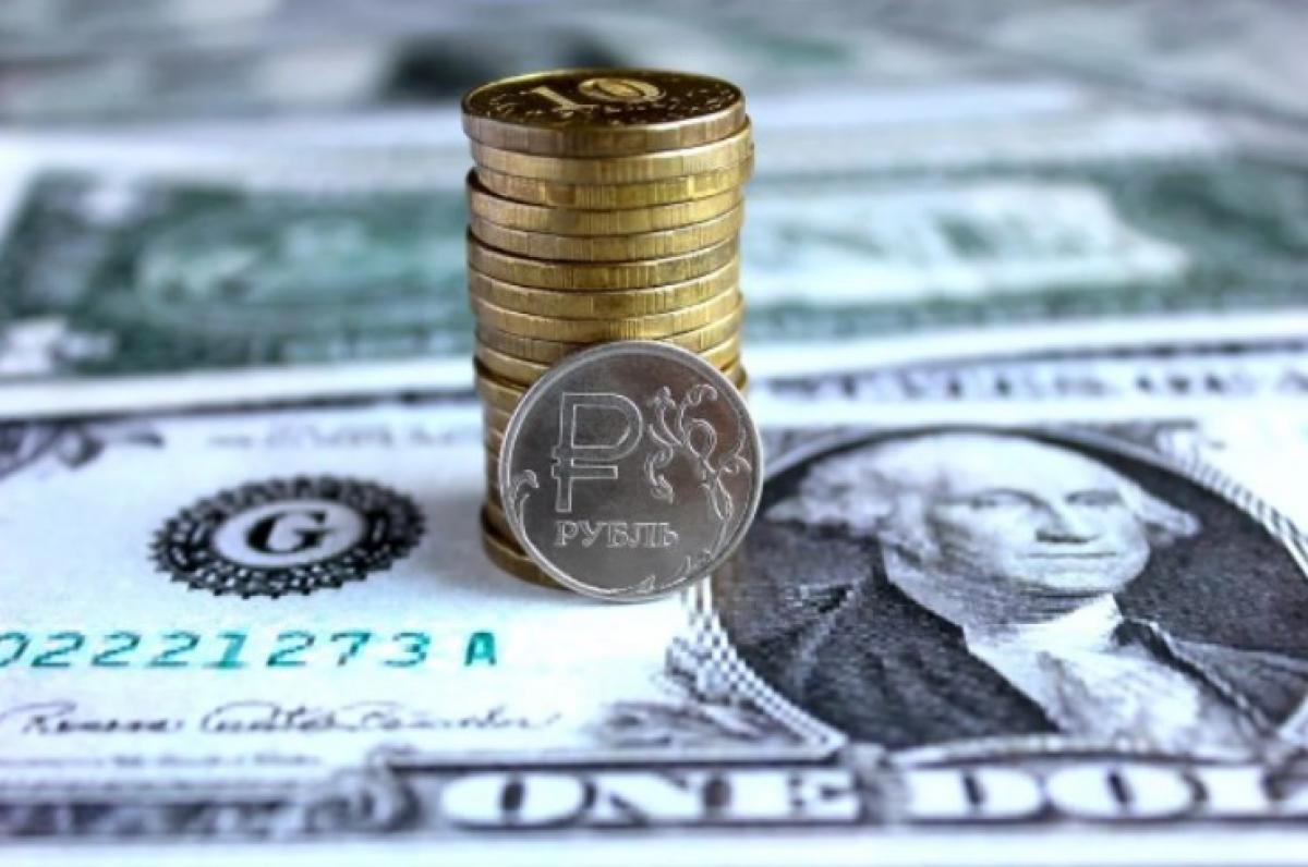 По мнению Новака, обвал рубля в новом году неизбежен, и этот процесс может быть неконтролируемым