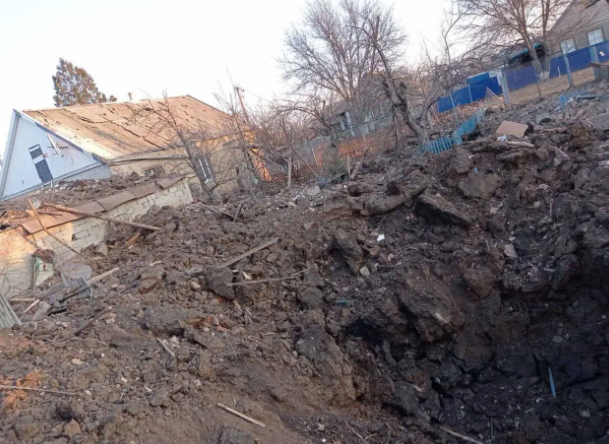 Окупанти РФ 'високоточною' ракетою Х-29 розвалили туалет на городі у Запорізькій області