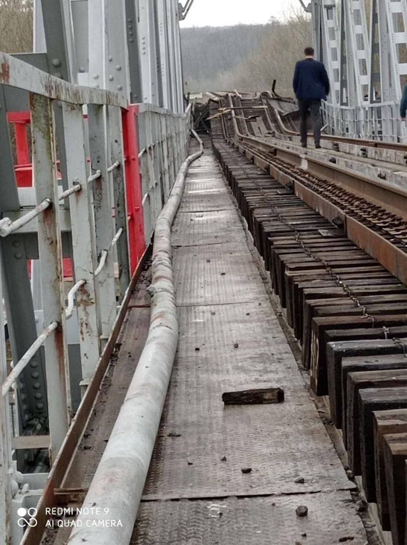 Рейкова війна в Росії: на кордоні з Україною невідомі пошкодили залізничні колії - фото