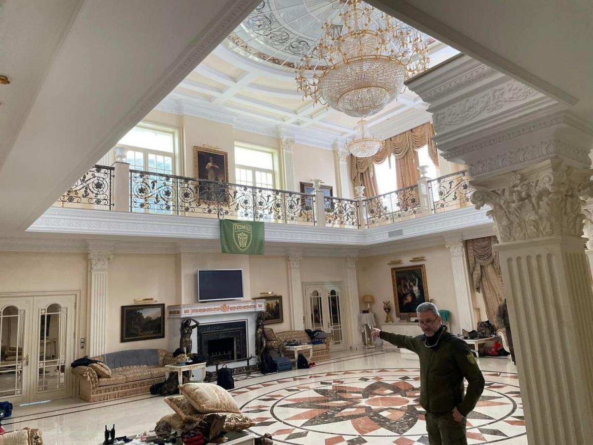 У палаці Пінчука розмістився штаб військових медиків