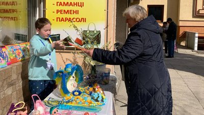 9-летняя украинка продает свои игрушки, чтобы купить тепловизор для ВСУ