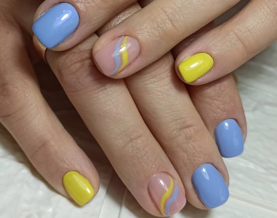 Весенний маникюр на короткие ногти 2022