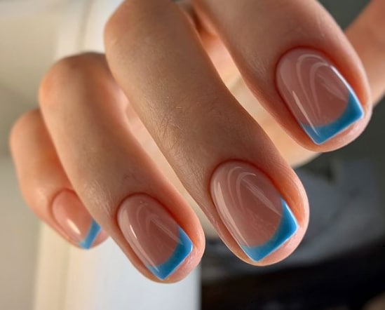 Весенний маникюр на короткие ногти 2022